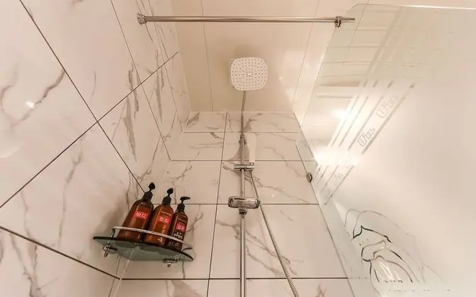 Oda (ROOM A - 1st week of room (Netflix av)