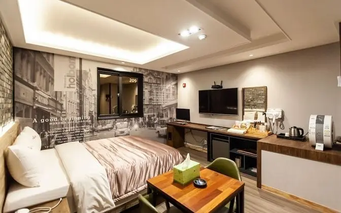 Oda (ROOM A - 1st week of room (Netflix av)