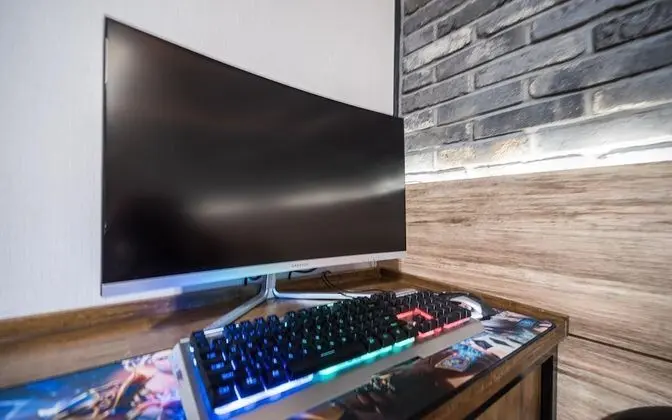 Oda (ROOM A - 1st week of room (Netflix av)