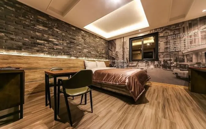 Oda (ROOM A - 1st week of room (Netflix av)