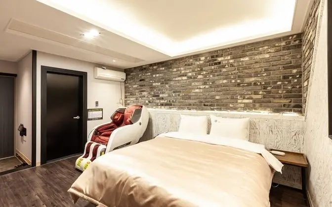 Oda (ROOM B - 1 room 1 parking lot (Netfli)