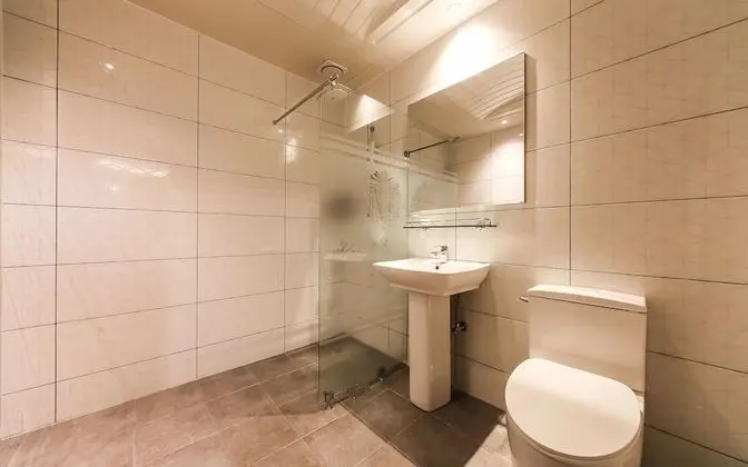 Oda (ROOM C - 1st week of room (Netflix av)