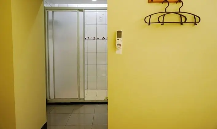 Tek Büyük Yataklı Oda, Penceresiz