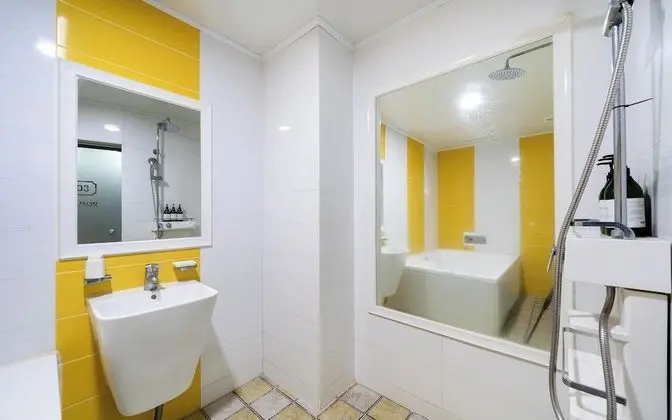 Oda (Deluxe room (free Netflix viewing/mas)