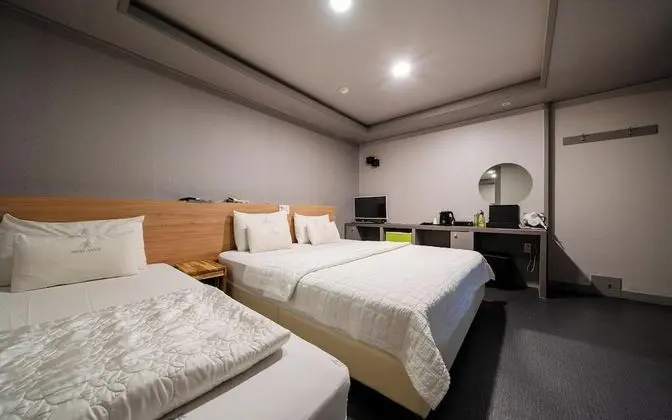 Oda (Twin (Free Netflix viewing/Business P)