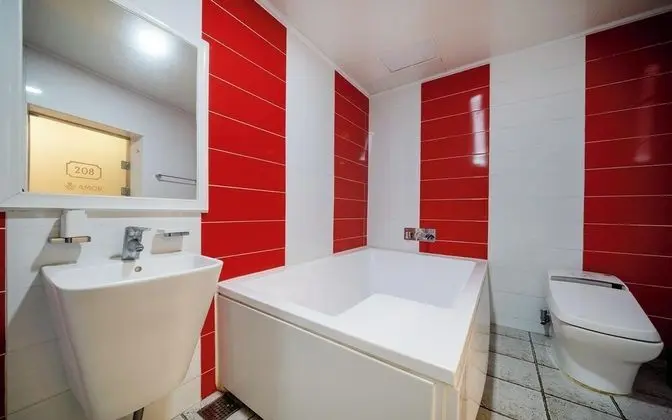 Oda (Twin (Free Netflix viewing/Business P)