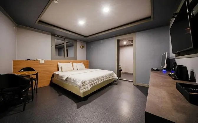 Oda (VIP* Karaoke is available until 11 o')