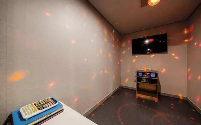 Oda (VIP* Karaoke is available until 11 o')