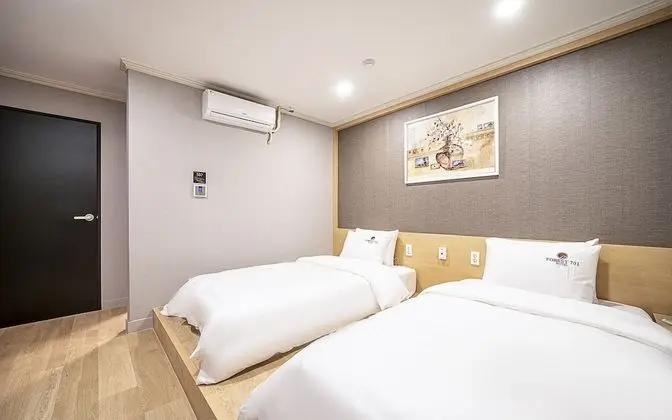 Oda (Deluxe Twin (Netflix and YouTube Avai)