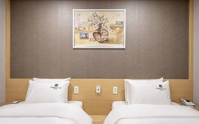 Oda (Deluxe Twin (Netflix and YouTube Avai)