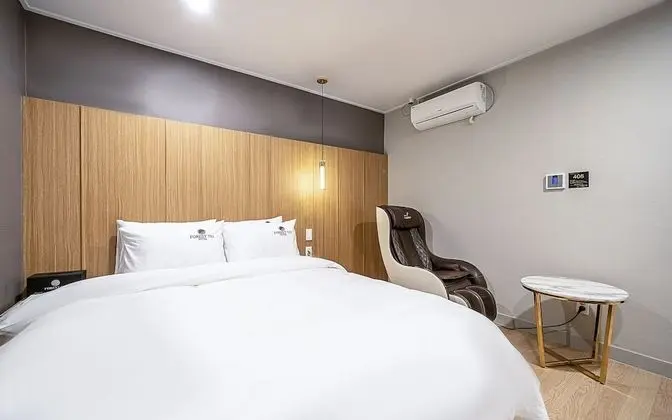 Oda (Premium-Massage Chair (Netflix and Yo)