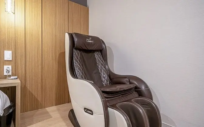 Oda (Premium-Massage Chair (Netflix and Yo)