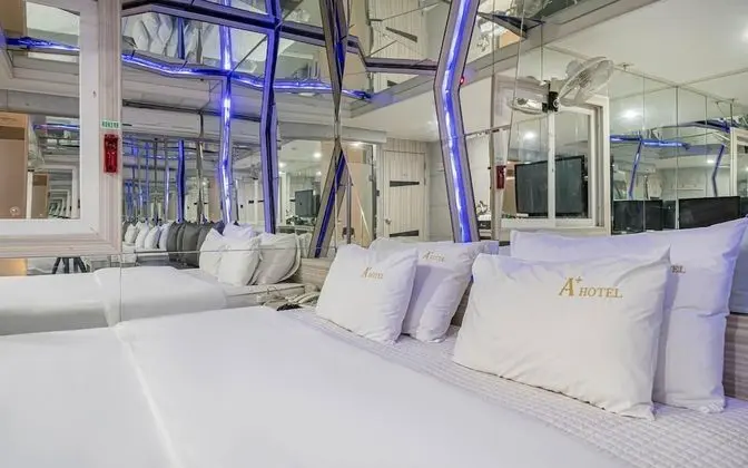 Oda (Mirror room (Netflix free viewing ava)