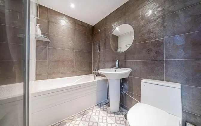 Oda (Mirror room (Netflix free viewing ava)