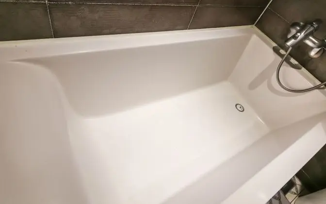 Oda (Mirror room (Netflix free viewing ava)