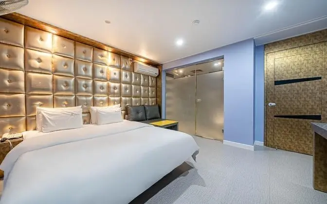 Oda (Normal room (free Netflix available))