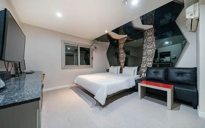 Oda (Normal room (free Netflix available))