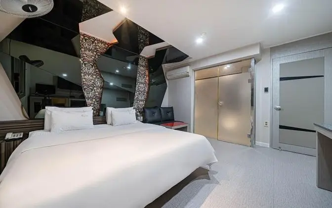 Oda (Normal room (free Netflix available))