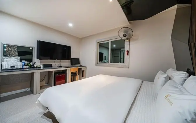 Oda (Normal room (free Netflix available))