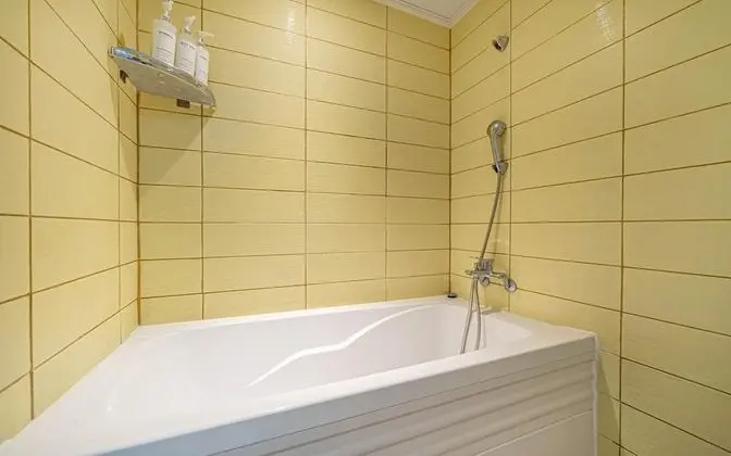 Oda (Normal room (free Netflix available))