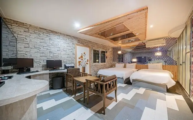 Oda (Twin (Netflix Available))