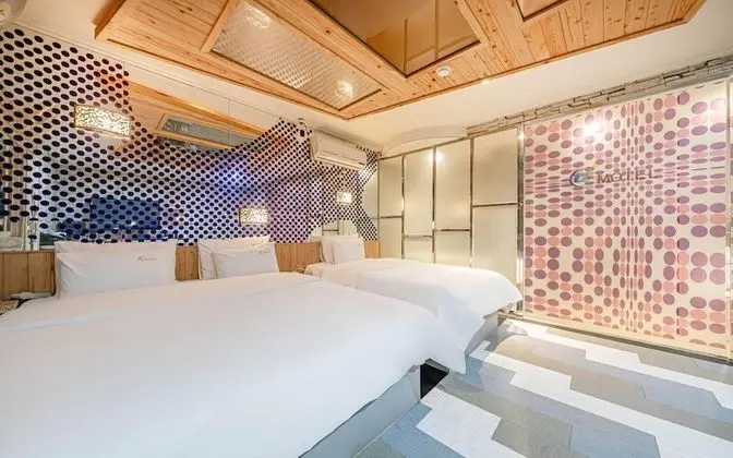 Oda (Twin (Netflix Available))