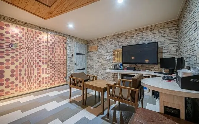 Oda (Twin (Netflix Available))