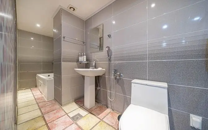 Oda (Twin (Netflix Available))