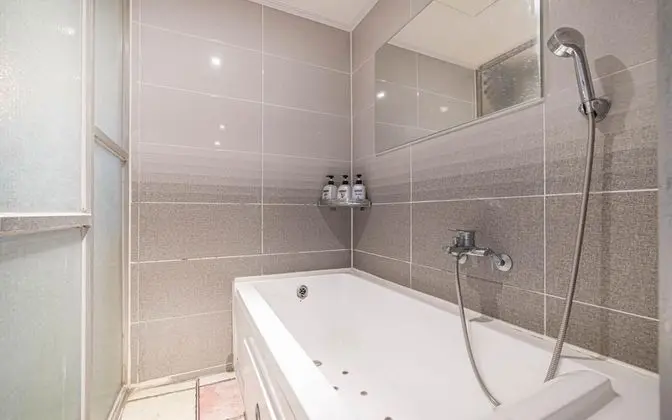 Oda (Twin (Netflix Available))