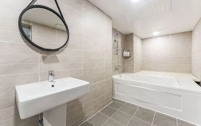 Oda (Twin Room (Twin Bath + 2 75-inch TVs))