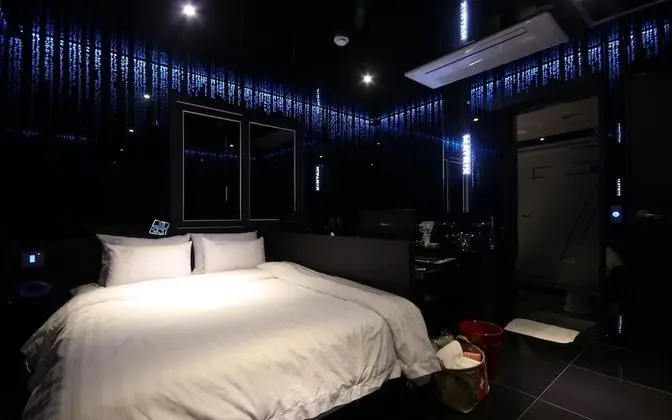 Oda (Matrix (OTT Bathtub))