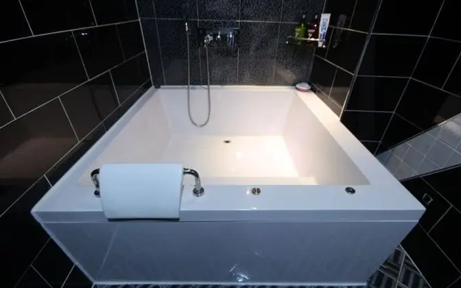 Oda (Matrix (OTT Bathtub))