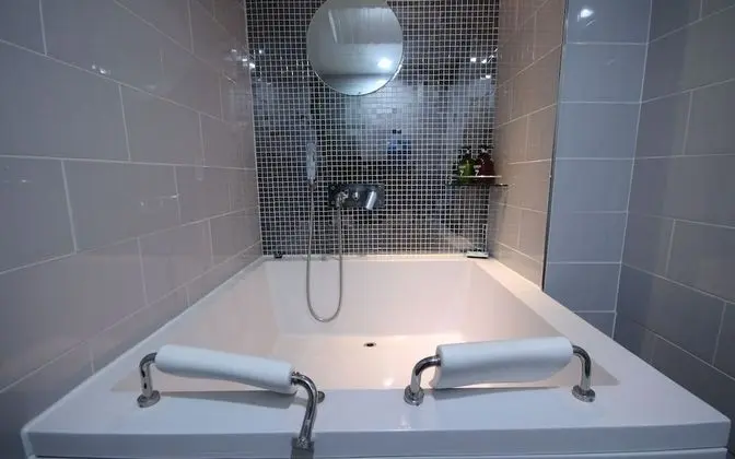 Oda (Matrix (OTT Bathtub))