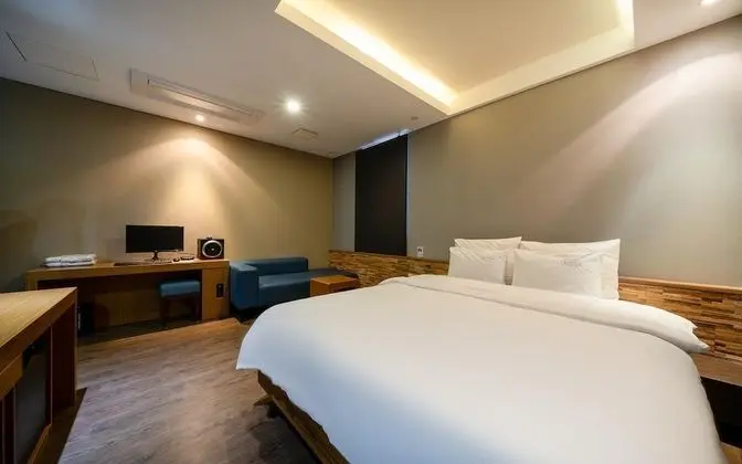 Oda (Deluxe (whirlpool or round bathtub la)