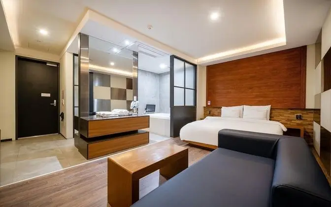 Oda (VIP-Style Room (Clothing Care Machine)