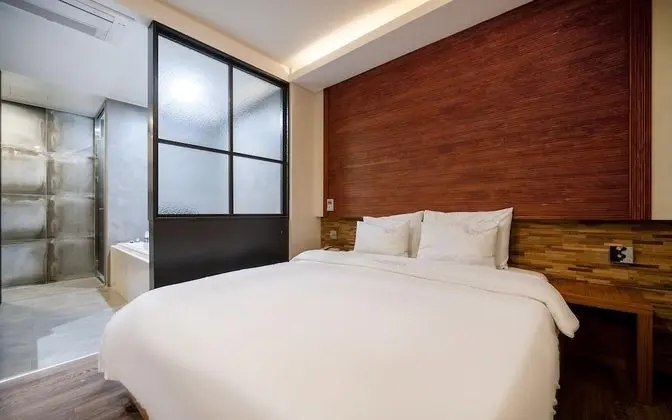 Oda (VIP-Style Room (Clothing Care Machine)