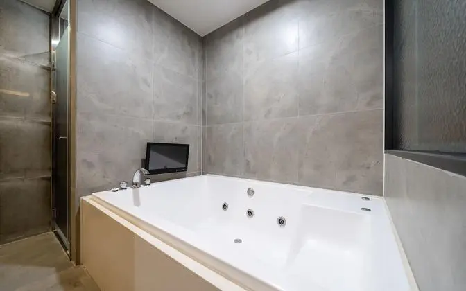 Oda (VIP-Style Room (Clothing Care Machine)