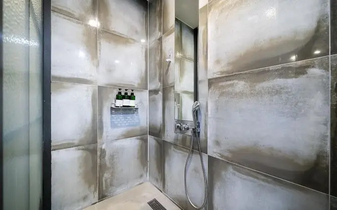 Oda (VIP-Style Room (Clothing Care Machine)