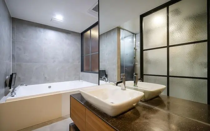 Oda (VIP-Style Room (Clothing Care Machine)