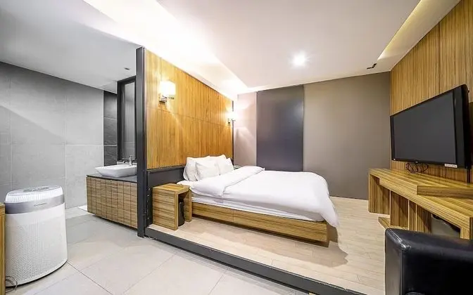 Oda (VIP-Style Room (Clothing Care Machine)