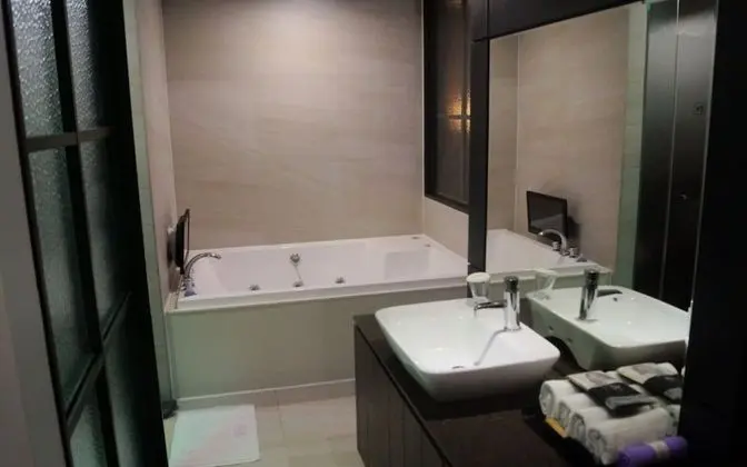 Oda (VIP-Style Room (Clothing Care Machine)