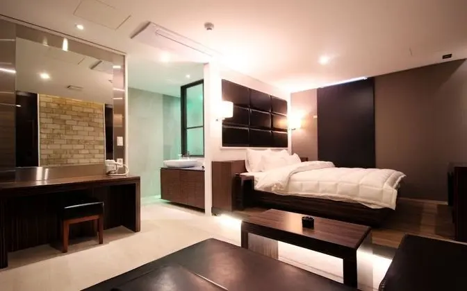 Oda (VIP-Style Room (Clothing Care Machine)