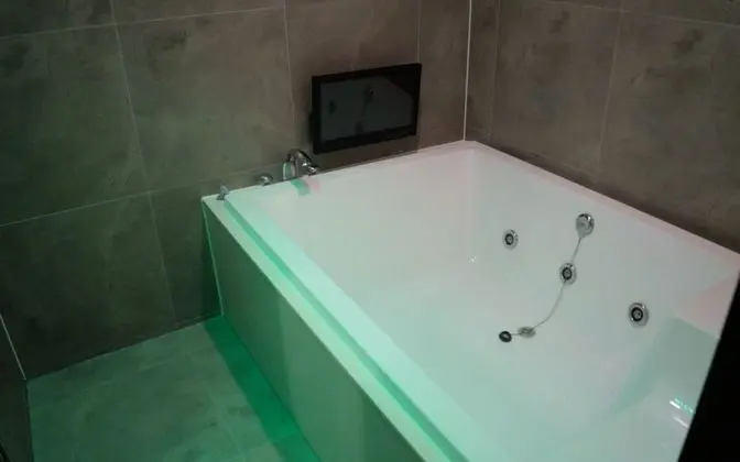 Oda (VIP-Style Room (Clothing Care Machine)