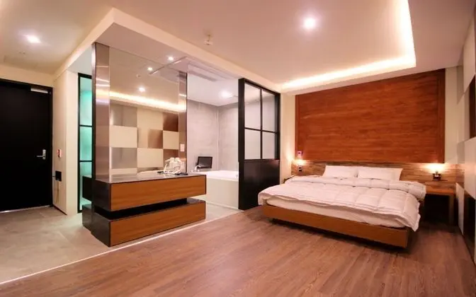 Oda (VIP-Style Room (Clothing Care Machine)