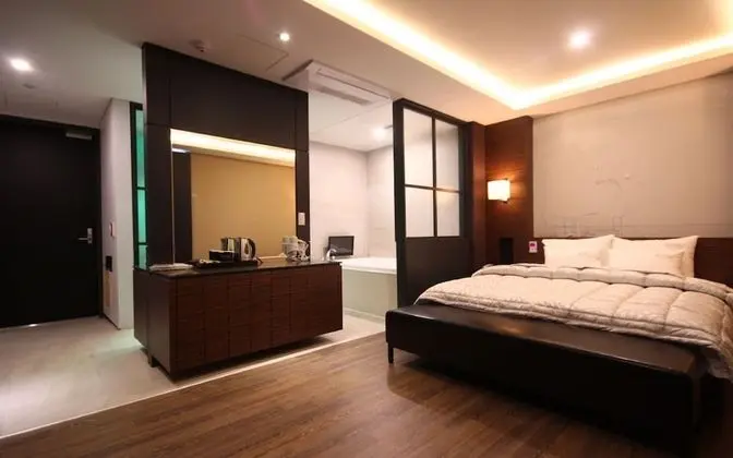 Oda (VIP-Style Room (Clothing Care Machine)