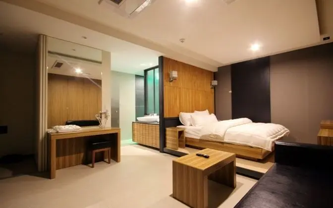 Oda (VIP-Style Room (Clothing Care Machine)