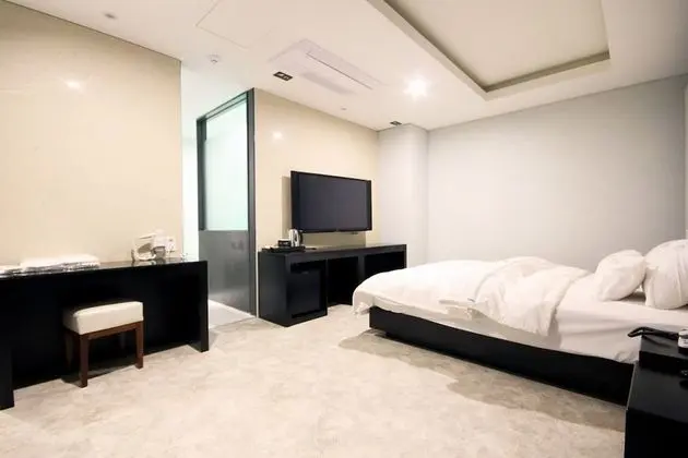 Oda (VIP-Style Room (Clothing Care Machine)