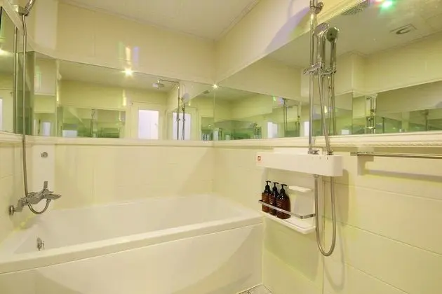 Oda (Standard (Extra Charge for Consecutiv)