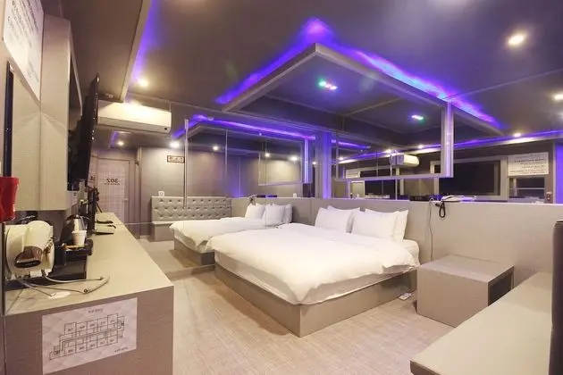 Oda (Standard (Extra Charge for Consecutiv)