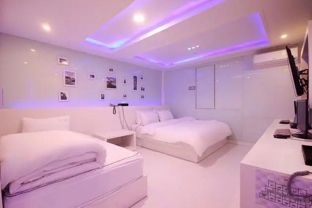 Oda (Twin (Extra Charge for Consecutive St)